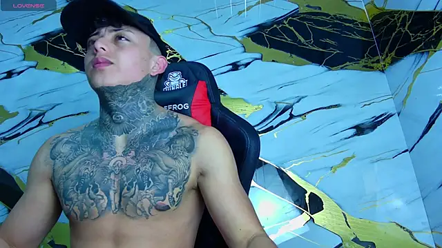 Snapshot of Kevin22_222 chatting on 03.18.25 Kevin22 222 online show from 03.18.25