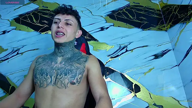 Snapshot of Kevin22_222 chatting on 03.18.25 Kevin22 222 online show from 03.18.25