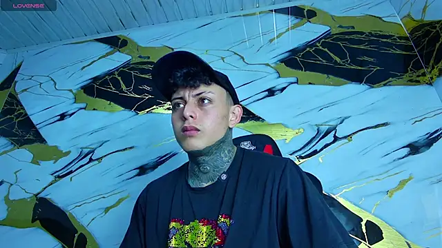 Snapshot of Kevin22_222 chatting on 03.18.25 Kevin22 222 online show from 03.18.25