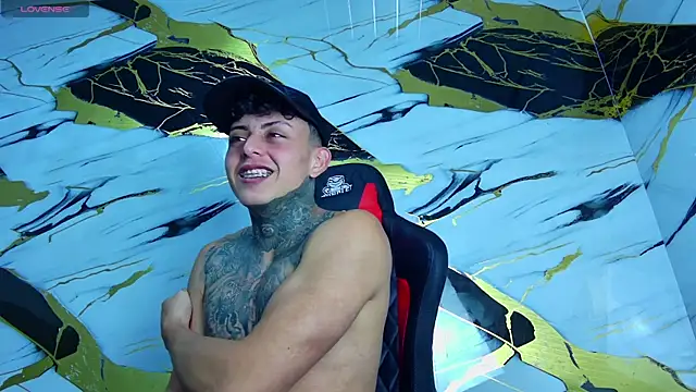 Snapshot of Kevin22_222 chatting on 03.19.25 Kevin22 222 online show from 03.19.25