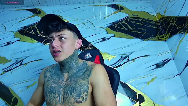 Snapshot of Kevin22_222 chatting on 03.19.25 Kevin22 222 online show from 03.19.25