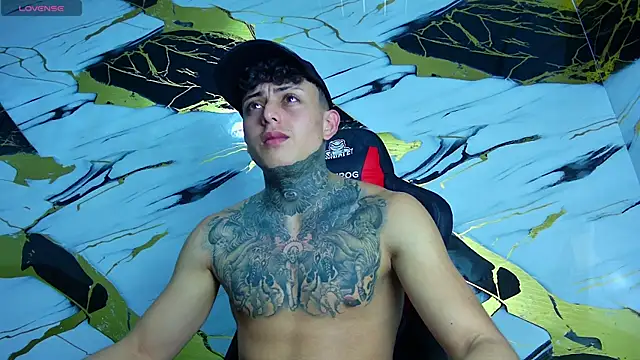 Snapshot of Kevin22_222 chatting on 03.19.25 Kevin22 222 online show from 03.19.25