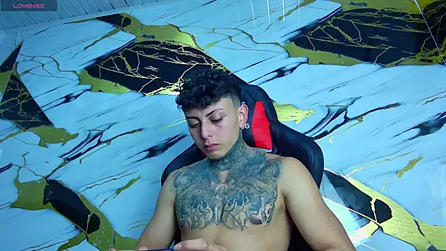 Snapshot of Kevin22_222 chatting on 03.20.25 Kevin22 222 online show from 03.20.25