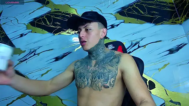 Snapshot of Kevin22_222 chatting on 03.20.25 Kevin22 222 online show from 03.20.25