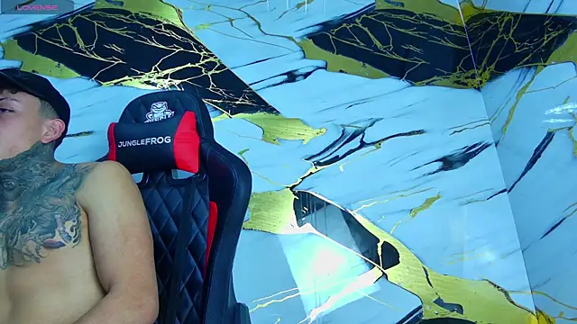 Snapshot of Kevin22_222 chatting on 03.21.25 Kevin22 222 online show from 03.21.25