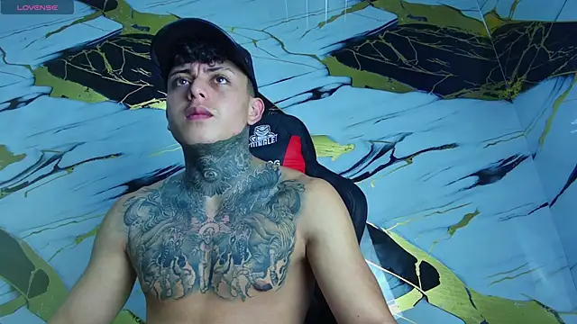 Snapshot of Kevin22_222 chatting on 03.23.25 Kevin22 222 online show from 03.23.25