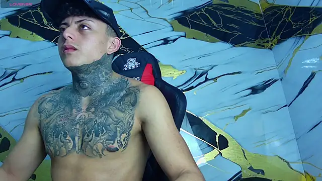 Snapshot of Kevin22_222 chatting on 03.23.25 Kevin22 222 online show from 03.23.25