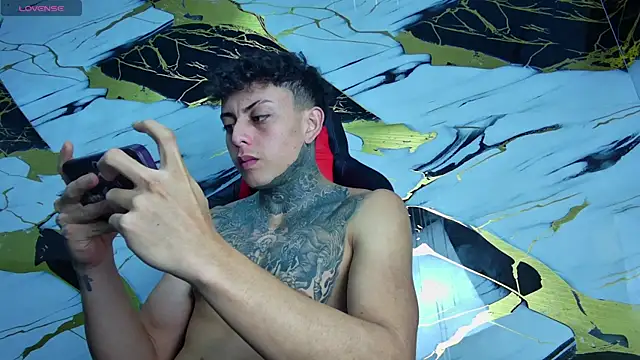 Snapshot of Kevin22_222 chatting on 03.23.25 Kevin22 222 online show from 03.23.25