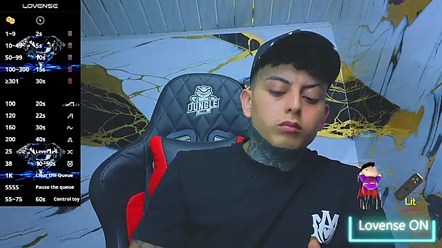 Snapshot of Kevin22_222 chatting on 09.18.25 Kevin22 222 online show from 09.18.25