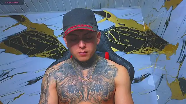 Snapshot of Kevin22_222 chatting on 10.10.25 Kevin22 222 online show from 10.10.25