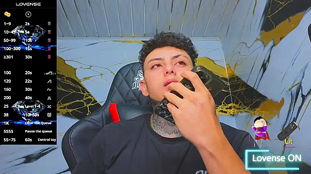 Snapshot of Kevin22_222 chatting on 10.14.25 Kevin22 222 online show from 10.14.25