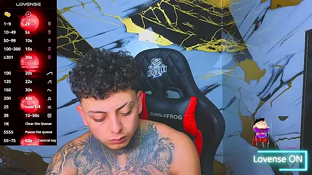 Snapshot of Kevin22_222 chatting on 11.11.25 Kevin22 222 online show from 11.11.25