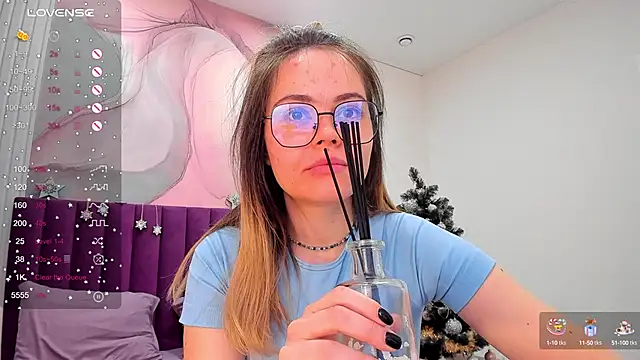 Kelly Cuutie online show from 12.19.24