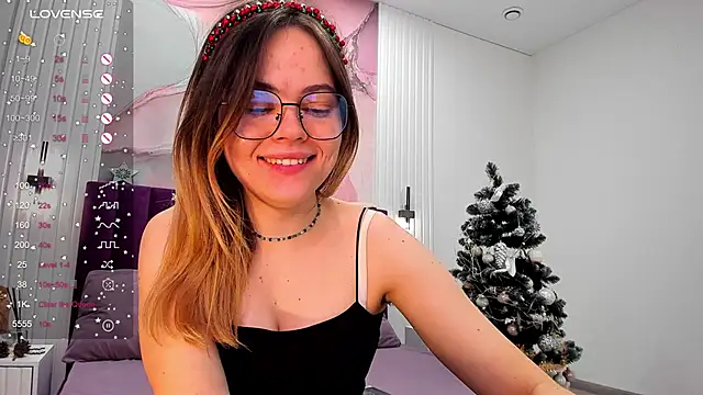 Kelly Cuutie online show from 12.21.24