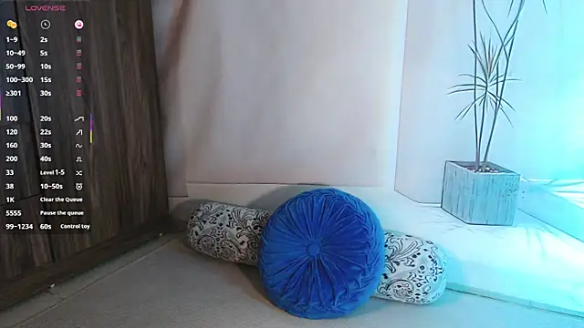 Snapshot of Baby_Claraa chatting on 10.15.25 Baby Claraa online show from 10.15.25