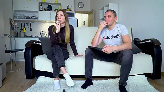 Snapshot of littlesweettifany chatting on 10.29.25 littlesweettifany online show from 10.29.25