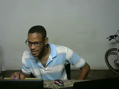 Snapshot of michel_sc chatting on 11.04.25 michel sc online show from 11.04.25