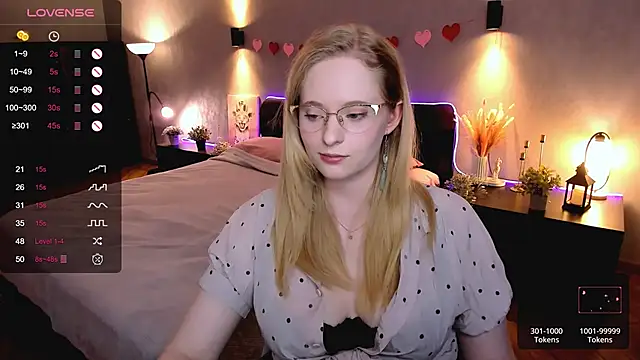 Snapshot of Aemilia_ chatting on 10.03.25 Aemilia online show from 10.03.25