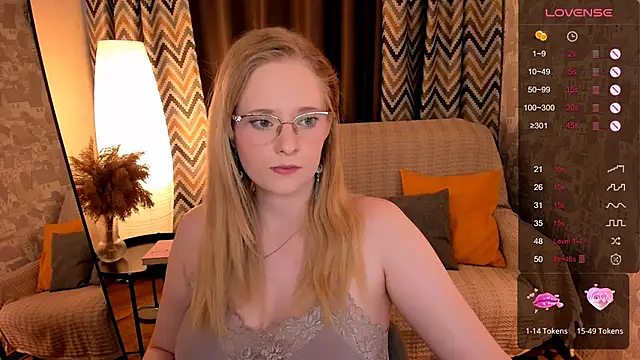 Snapshot of Aemilia_ chatting on 10.06.25 Aemilia online show from 10.06.25