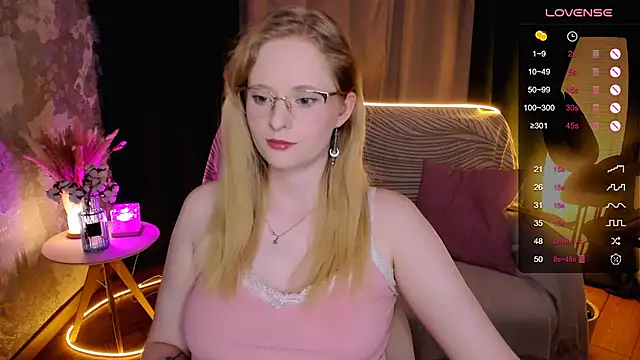 Snapshot of Aemilia_ chatting on 10.19.25 Aemilia online show from 10.19.25