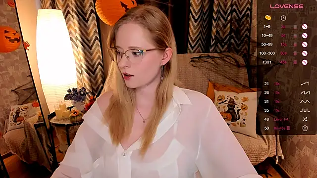 Snapshot of Aemilia_ chatting on 10.21.25 Aemilia online show from 10.21.25