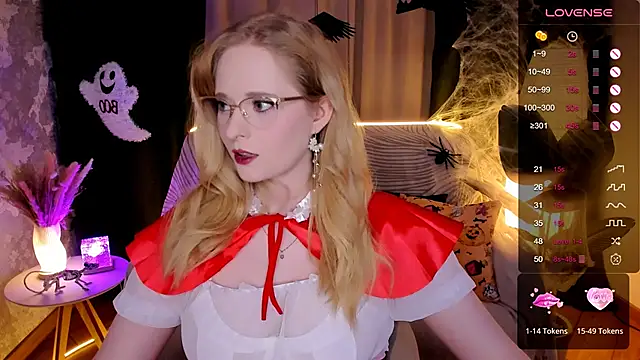 Snapshot of Aemilia_ chatting on 10.24.25 Aemilia online show from 10.24.25