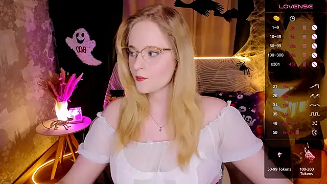 Snapshot of Aemilia_ chatting on 11.02.25 Aemilia online show from 11.02.25