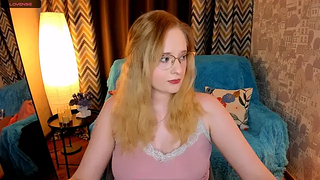 Snapshot of Aemilia_ chatting on 11.15.25 Aemilia online show from 11.15.25