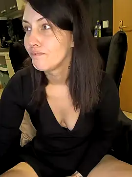 Snapshot of Linalicious chatting on 12.03.24 Linalicious online show from 12.03.24