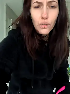 Snapshot of Linalicious chatting on 02.06.25 Linalicious online show from 02.06.25