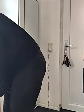 Snapshot of Linalicious chatting on 02.12.25 Linalicious online show from 02.12.25