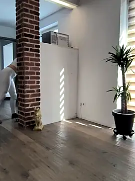 Snapshot of Linalicious chatting on 02.18.25 Linalicious online show from 02.18.25