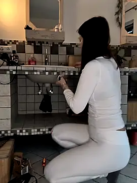 Snapshot of Linalicious chatting on 02.26.25 Linalicious online show from 02.26.25