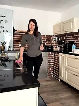 Snapshot of Linalicious chatting on 03.03.25 Linalicious online show from 03.03.25