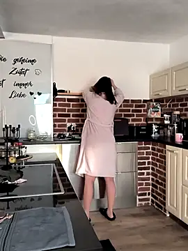 Snapshot of Linalicious chatting on 03.20.25 Linalicious online show from 03.20.25