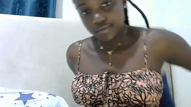 Snapshot of Latiffagodess chatting on 10.06.25 Latiffagodess online show from 10.06.25