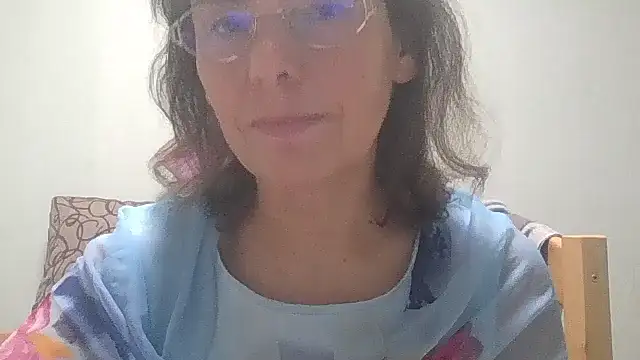 Snapshot of HollyJewel chatting on 10.03.25 HollyJewel online show from 10.03.25