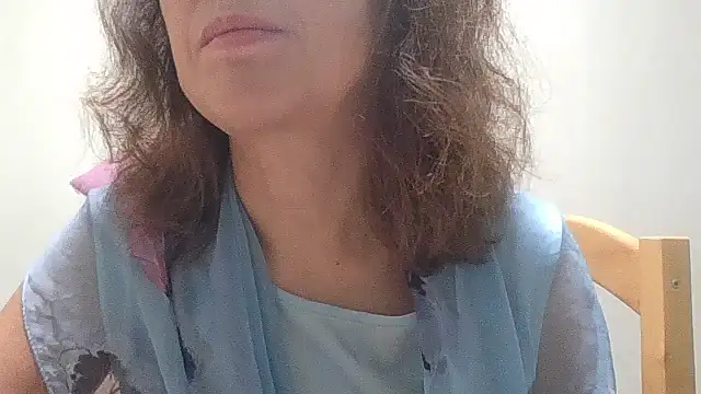 Snapshot of HollyJewel chatting on 10.07.25 HollyJewel online show from 10.07.25