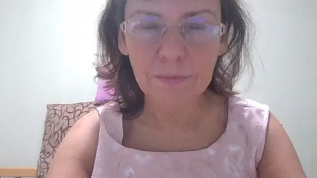 Snapshot of HollyJewel chatting on 10.13.25 HollyJewel online show from 10.13.25