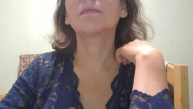 Snapshot of HollyJewel chatting on 10.27.25 HollyJewel online show from 10.27.25