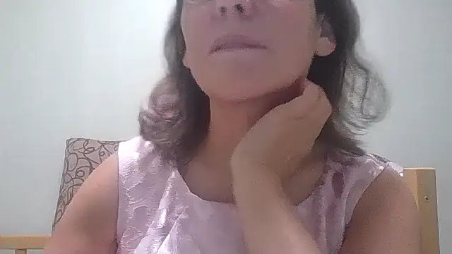 Snapshot of HollyJewel chatting on 10.31.25 HollyJewel online show from 10.31.25