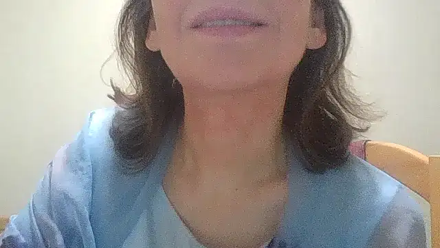 Snapshot of HollyJewel chatting on 11.10.25 HollyJewel online show from 11.10.25