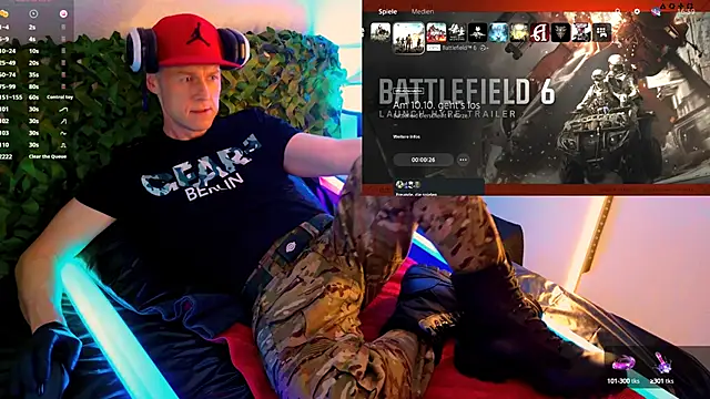 Snapshot of Fuc71 chatting on 10.10.25 Fuc71 online show from 10.10.25