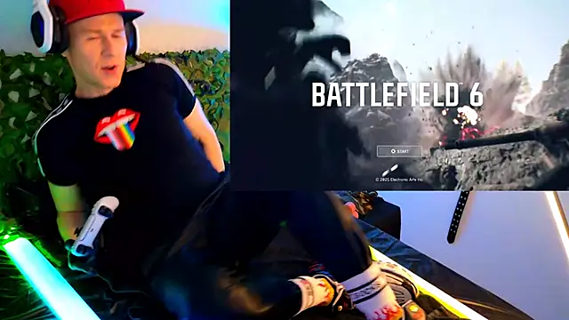 Snapshot of Fuc71 chatting on 10.12.25 Fuc71 online show from 10.12.25