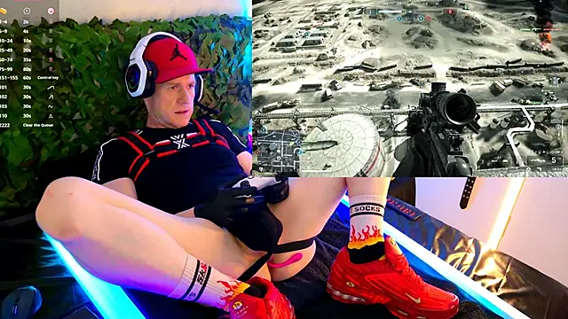 Snapshot of Fuc71 chatting on 10.13.25 Fuc71 online show from 10.13.25