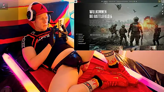 Snapshot of Fuc71 chatting on 10.27.25 Fuc71 online show from 10.27.25