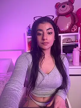 Snapshot of ZoeZayd chatting on 02.17.26 ZoeZayd online show from 02.17.26