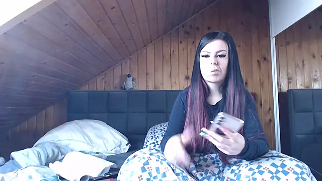 Snapshot of BoeseMoni1998 chatting on 10.18.25 BoeseMoni1998 online show from 10.18.25