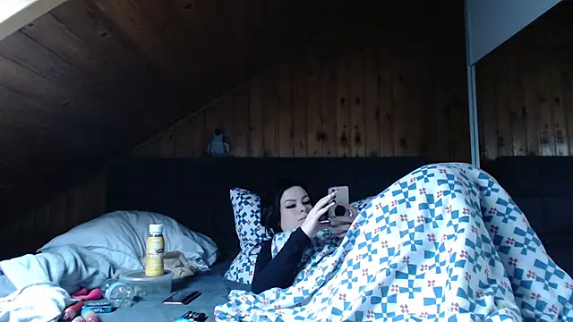 Snapshot of BoeseMoni1998 chatting on 10.21.25 BoeseMoni1998 online show from 10.21.25