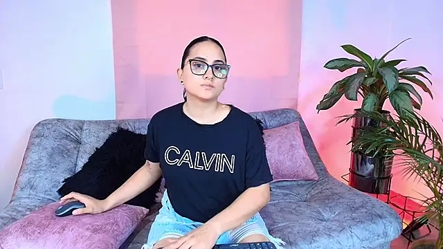 Snapshot of Jules_n_Gia chatting on 11.06.25 Jules n Gia online show from 11.06.25